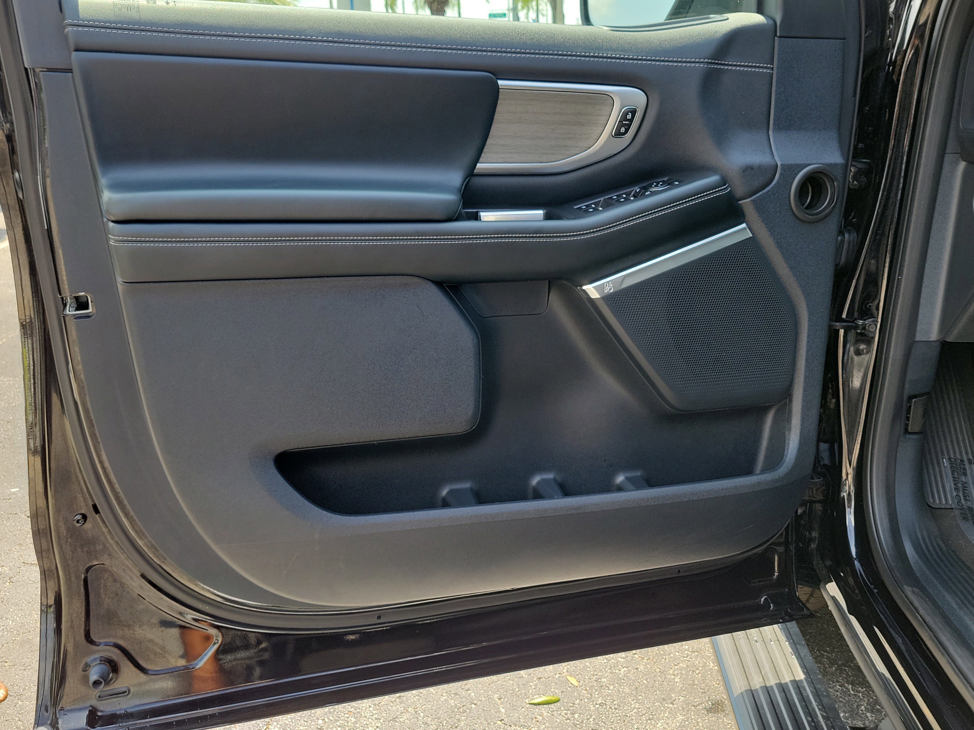 Certified 2025 Ford Expedition Platinum image 19