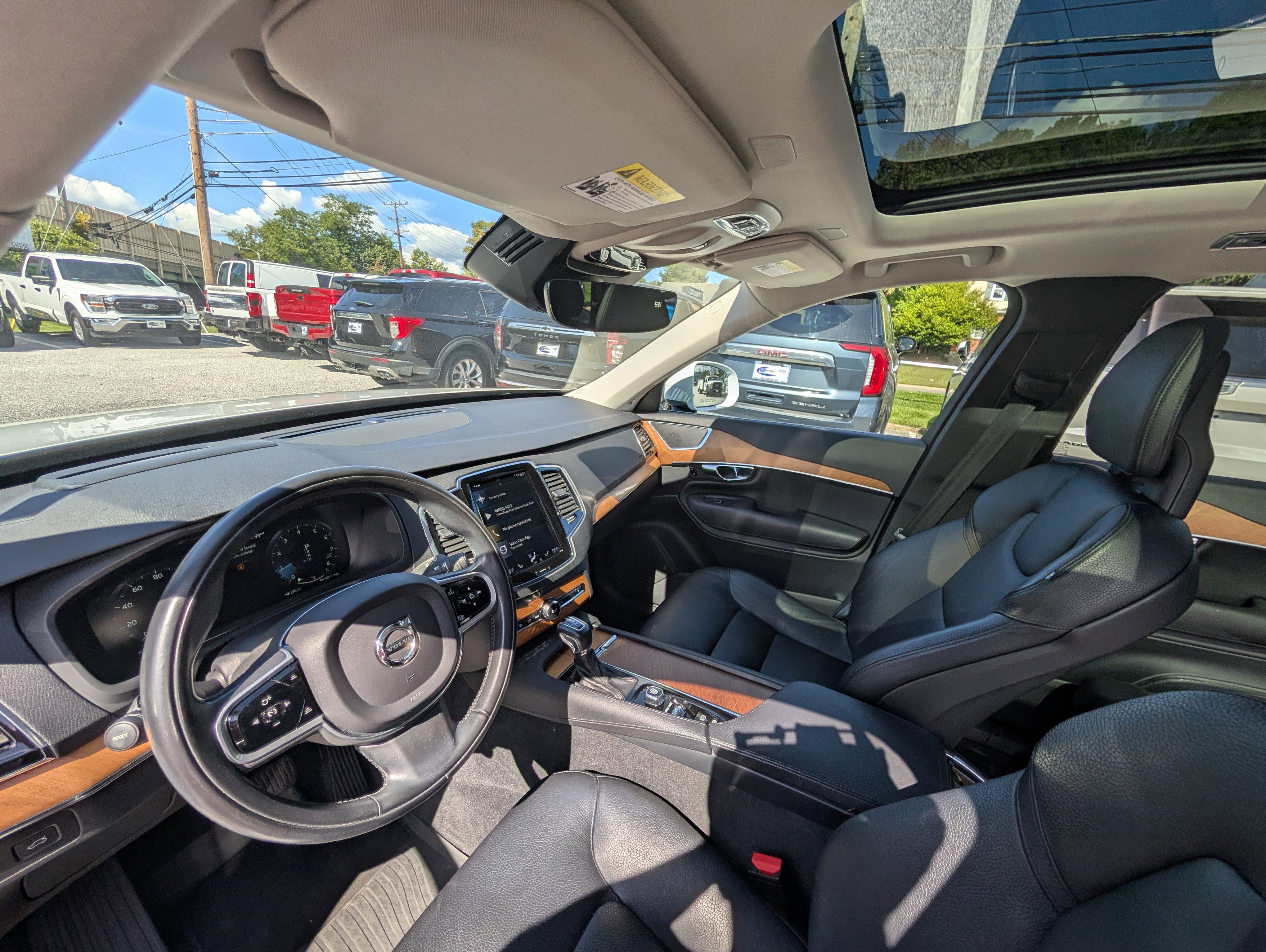 Used 2021 Volvo XC90 T6 Momentum w/ Advanced Package image 17