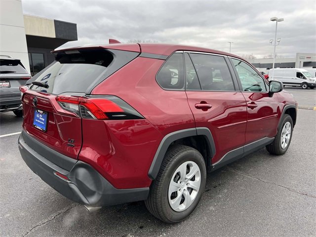 Used 2022 Toyota RAV4 LE image 5