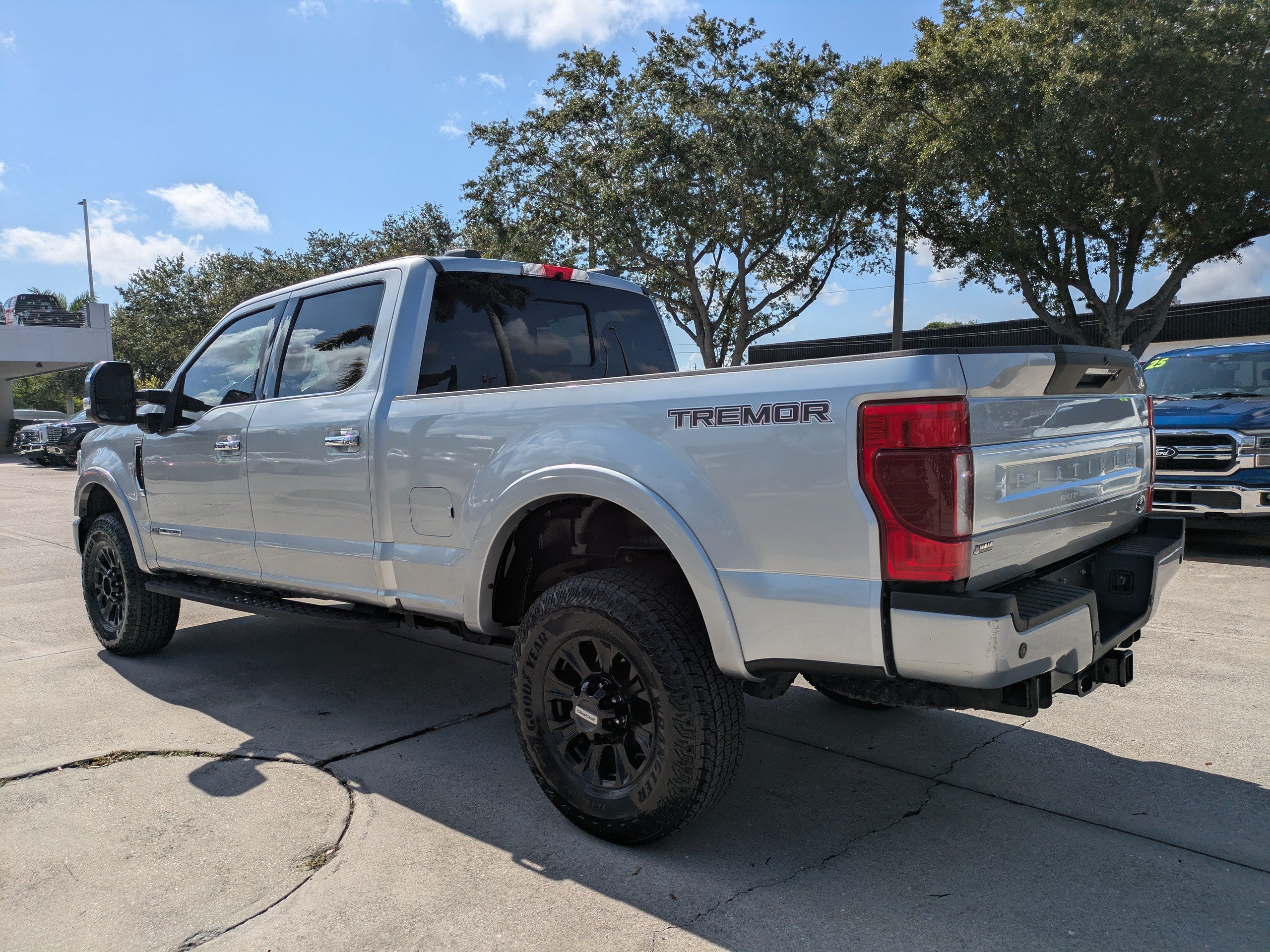 Certified 2022 Ford F250 Platinum w/ Tremor Off-Road Package AWD/4WD image 6