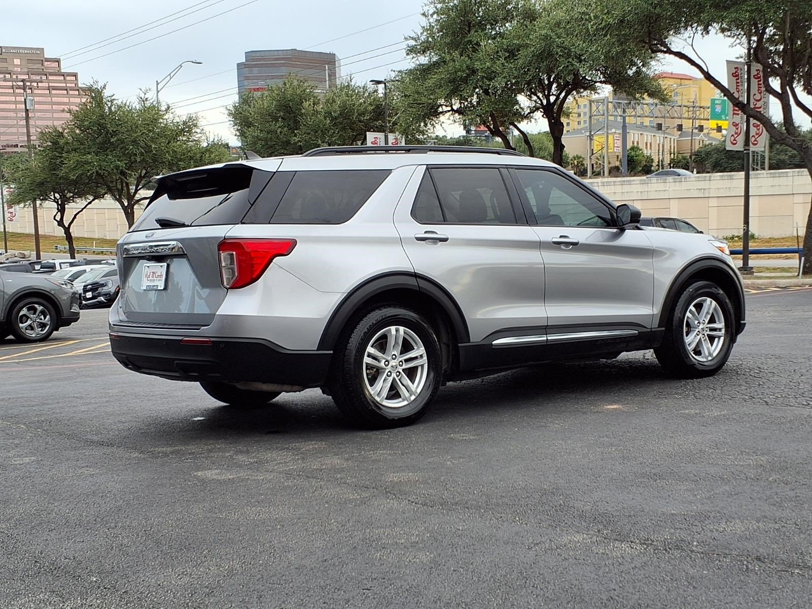 Certified 2024 Ford Explorer XLT RWD image 6