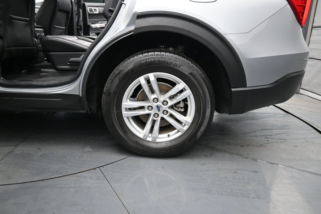 Certified 2022 Ford Explorer XLT w/ Equipment Group 202A AWD/4WD image 17
