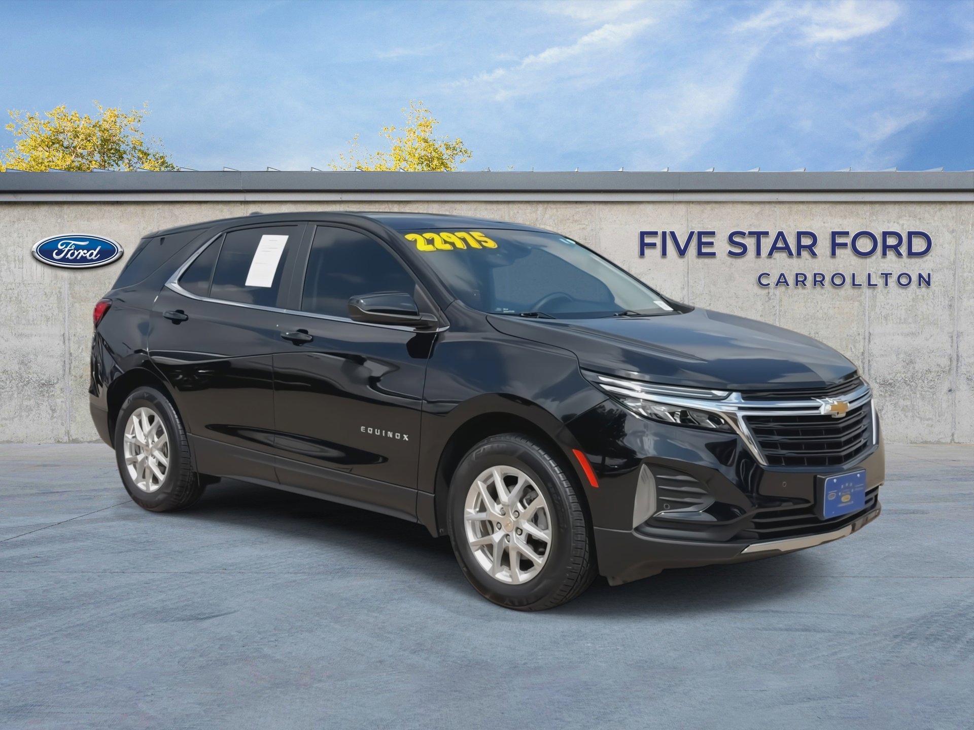 Used 2024 Chevrolet Equinox LT FWD image 2