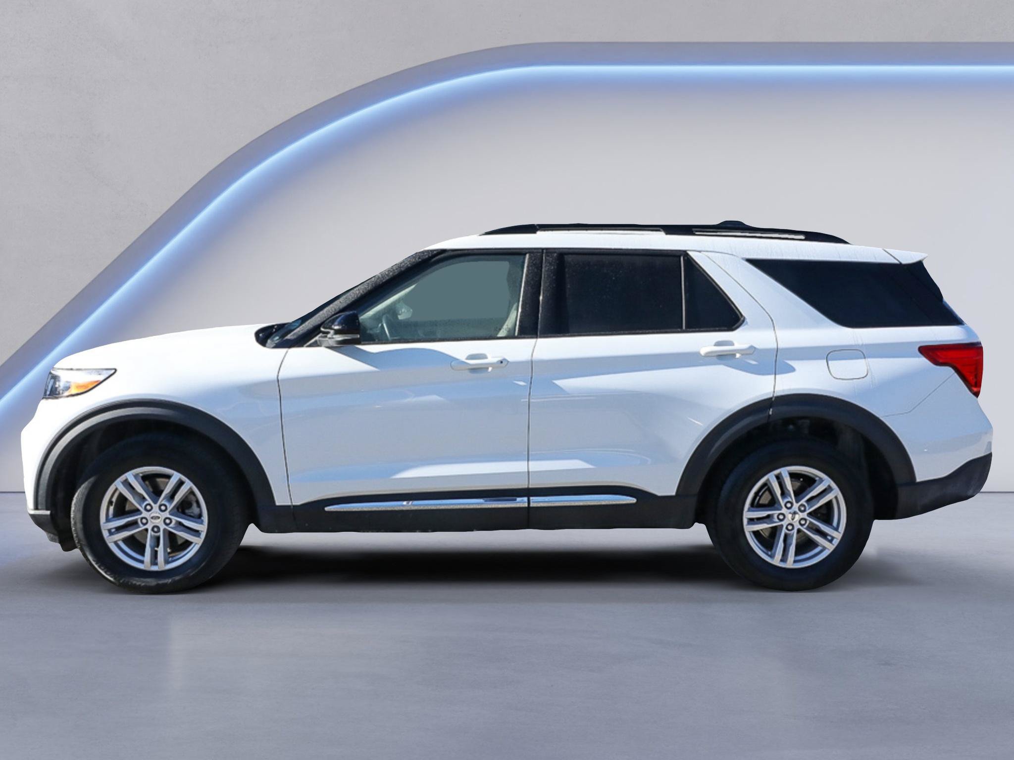Certified 2023 Ford Explorer XLT w/ Equipment Group 202A AWD/4WD image 5