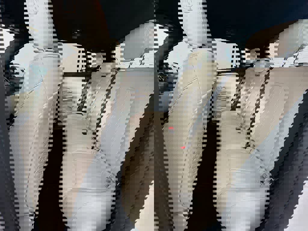 Used 2025 Mercedes-Benz GLA 250 4MATIC image 17