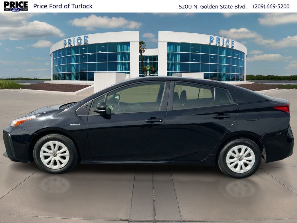 Used 2019 Toyota Prius L Eco w/ Carpet Mat Package image 8