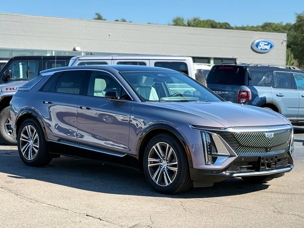 Used 2024 Cadillac Lyriq Luxury w/ LPO, Floor Liner Package AWD/4WD image 36
