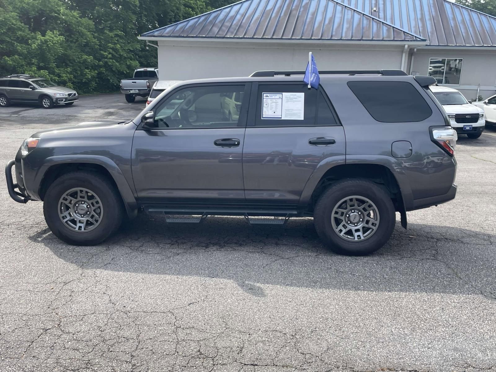 Used 2020 Toyota 4Runner Venture AWD/4WD image 7