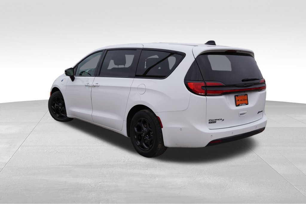 Used 2024 Chrysler Pacifica Limited FWD image 7