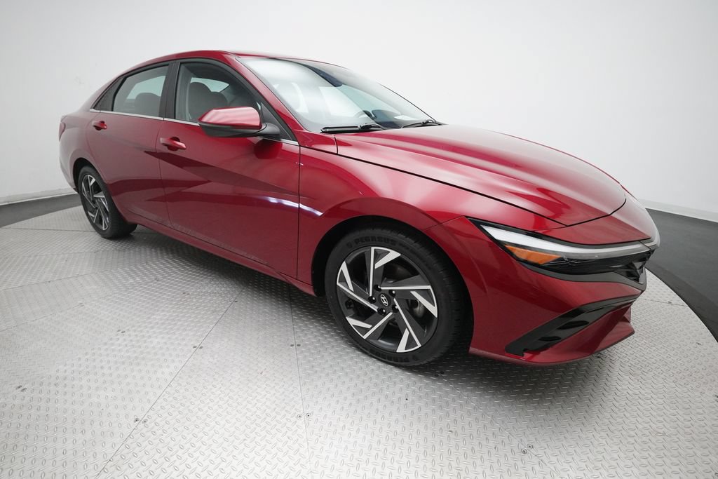 Used 2025 Hyundai Elantra Limited FWD image 36