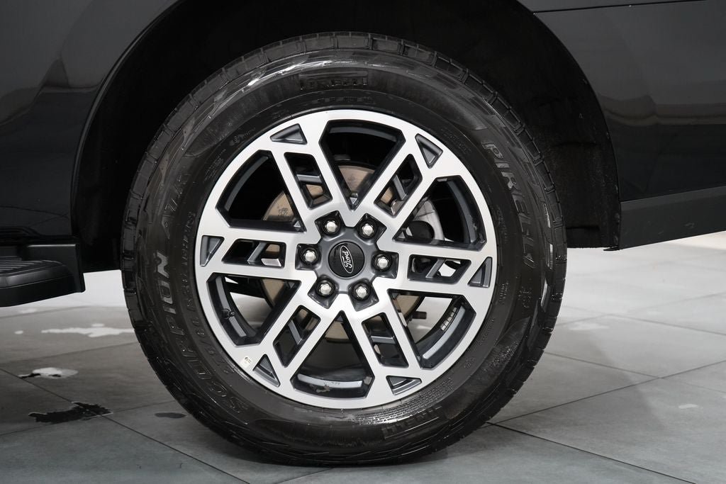 Certified 2025 Ford Expedition Active AWD/4WD image 36