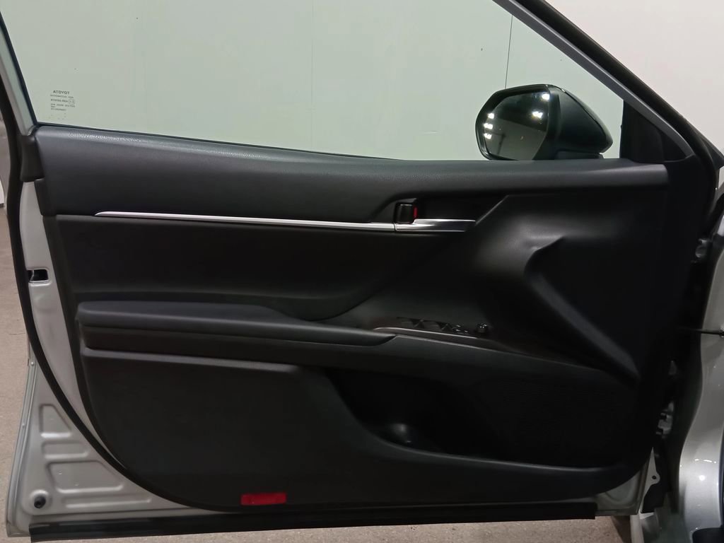 Used 2022 Toyota Camry SE image 18