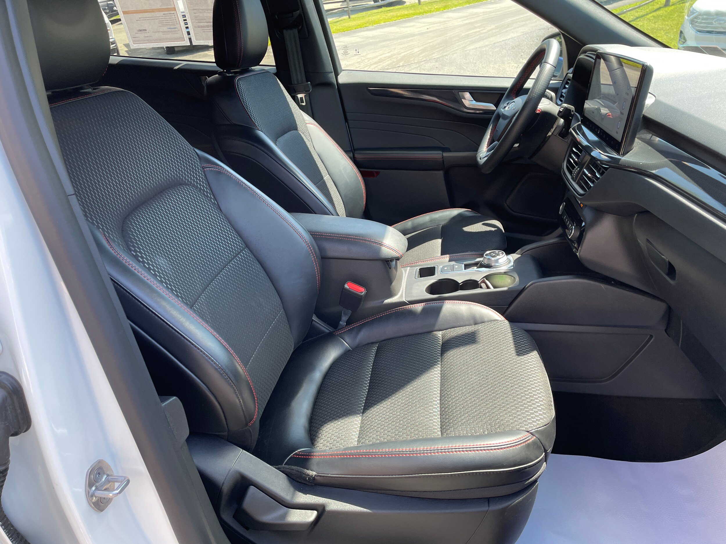 Certified 2024 Ford Escape ST-Line w/ Tech Pack #1 AWD/4WD image 13
