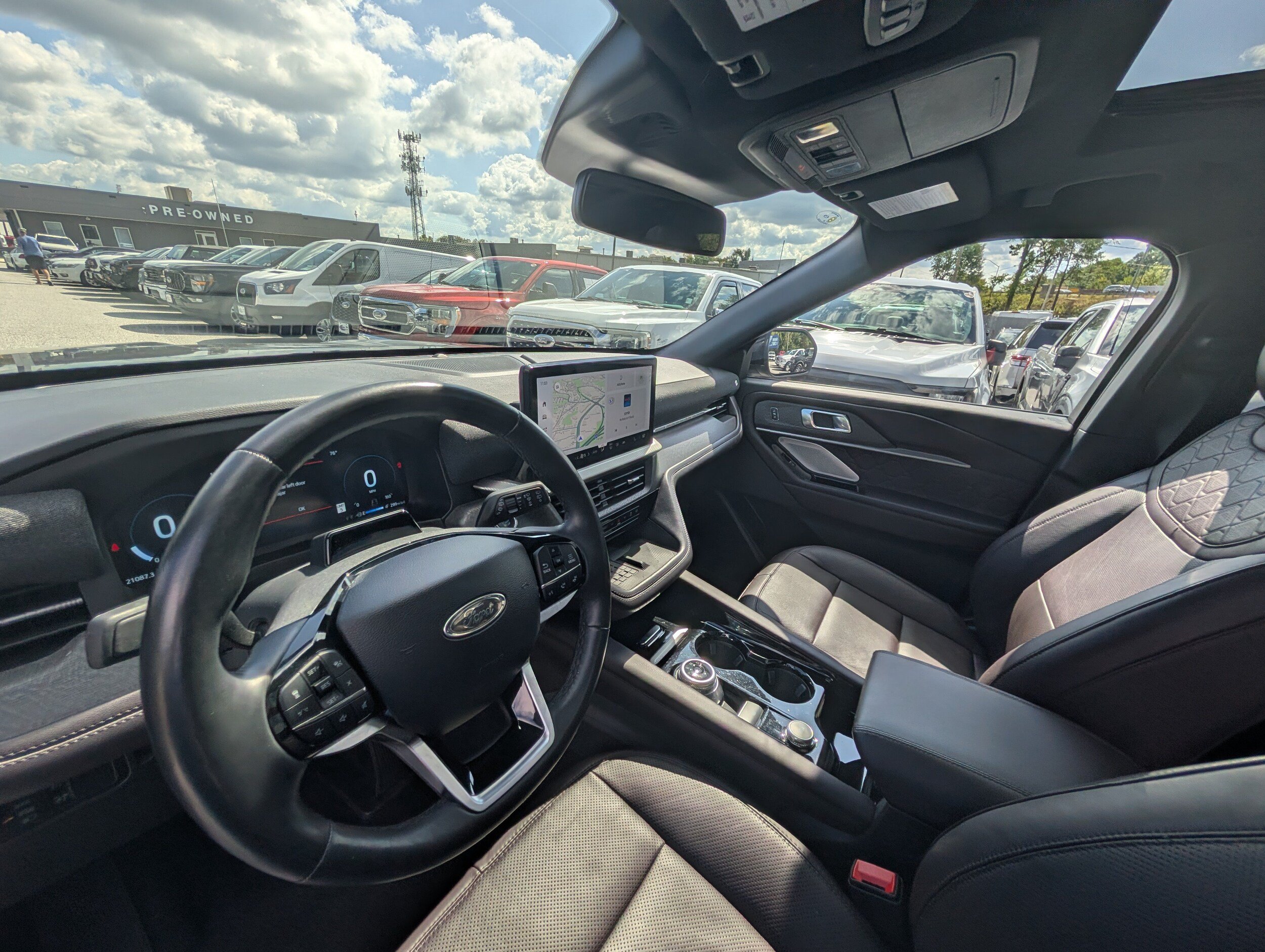 Certified 2025 Ford Explorer Platinum w/ LUX Leather Package AWD/4WD image 19