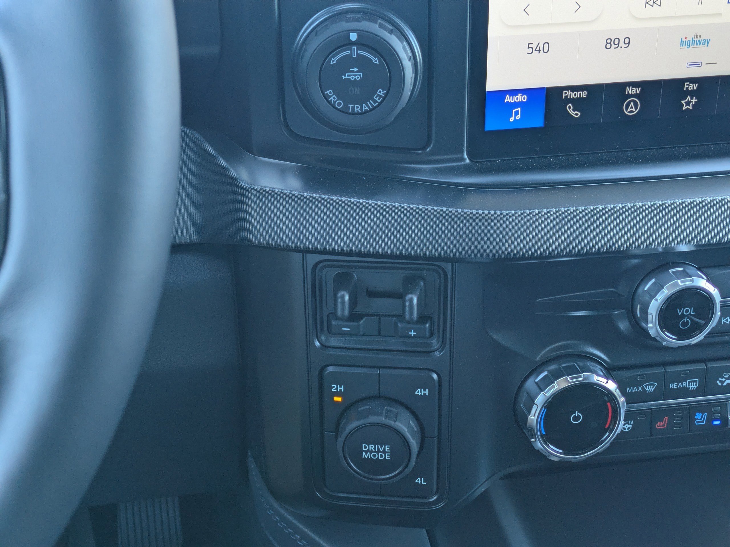 Certified 2026 Ford F450 Platinum w/ FX4 Off-Road Package image 25