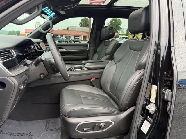 Used 2023 Jeep Wagoneer Series II w/ Premium Group I AWD/4WD image 12