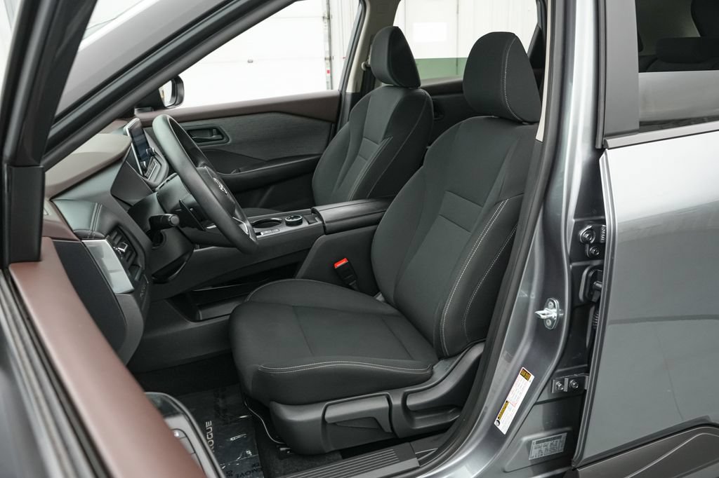 Used 2023 Nissan Rogue S AWD/4WD image 11