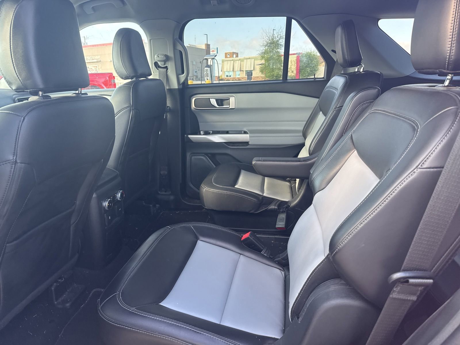 Certified 2024 Ford Explorer XLT w/ Equipment Group 202A image 9