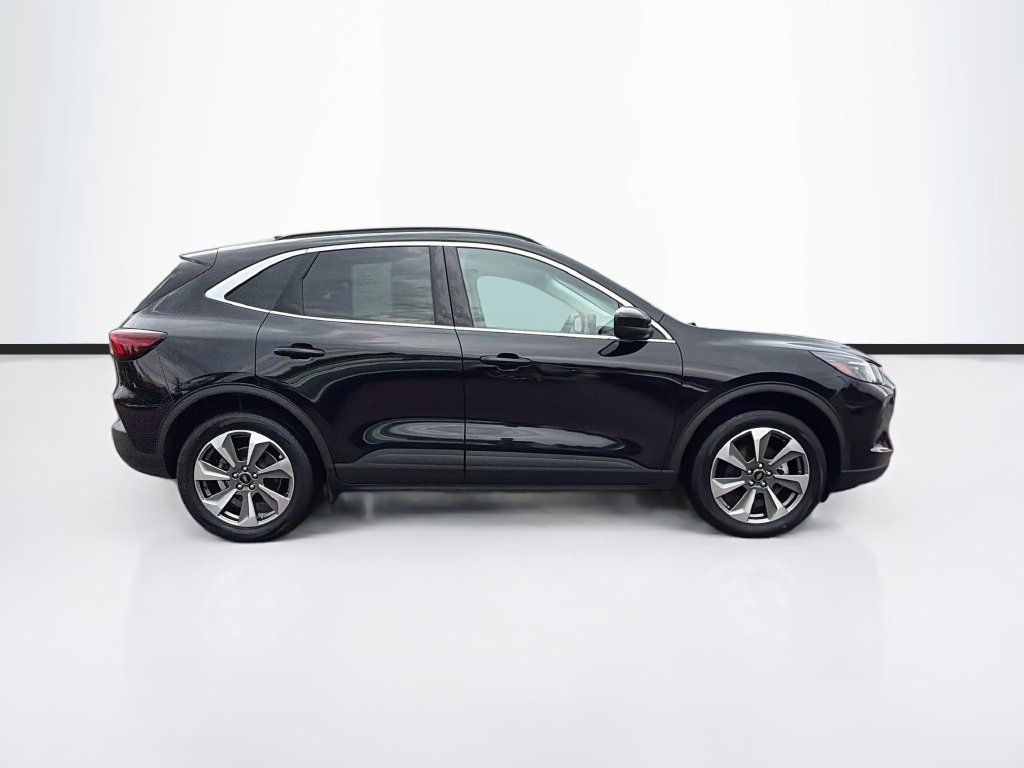 Certified 2025 Ford Escape Platinum AWD/4WD image 4