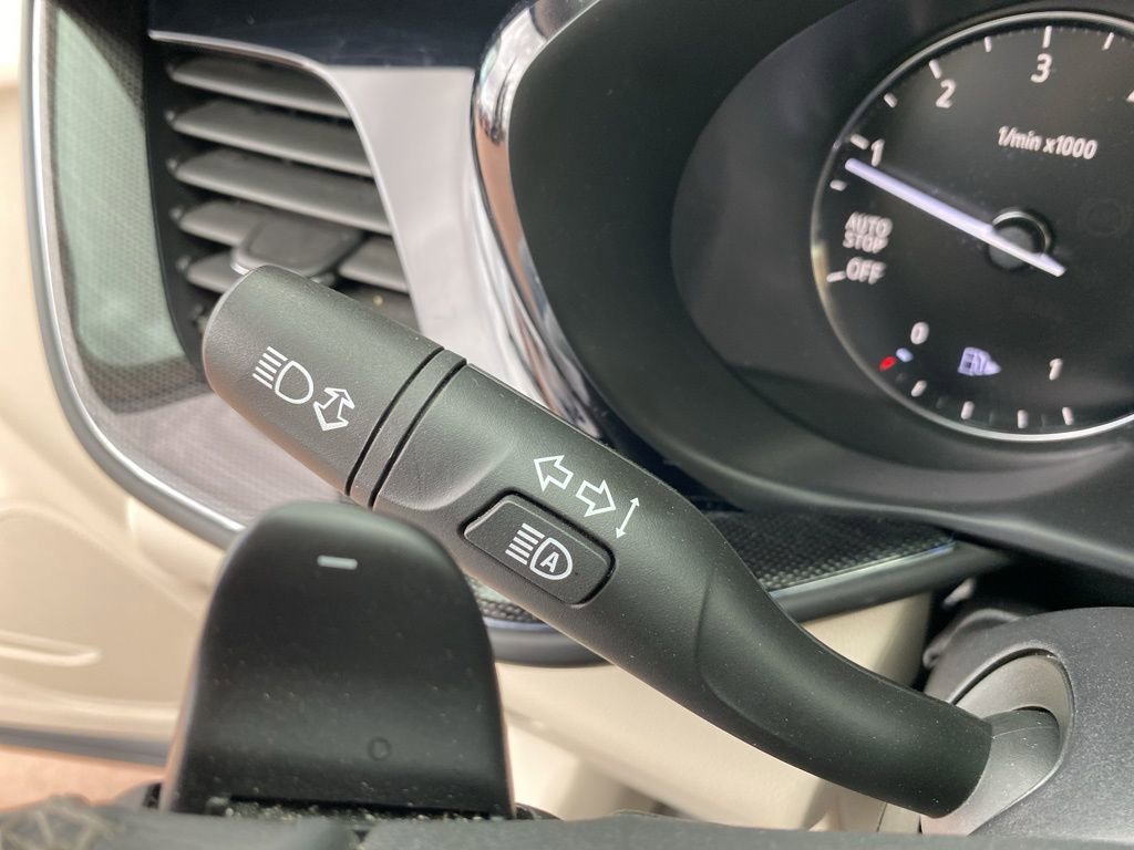 Used 2023 Buick Envision Preferred image 31