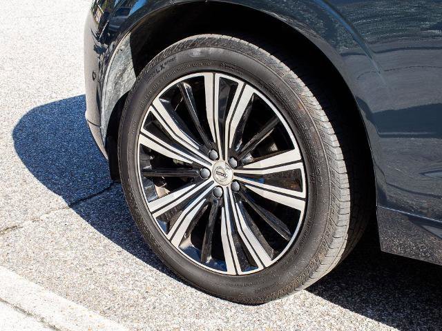 Used 2023 Volvo XC60 B5 Ultimate w/ Climate Package image 5