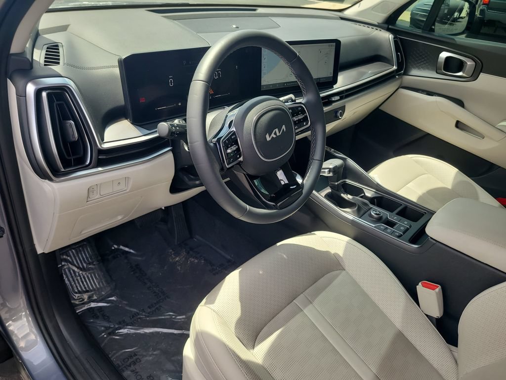 Used 2025 Kia Sorento S FWD image 16
