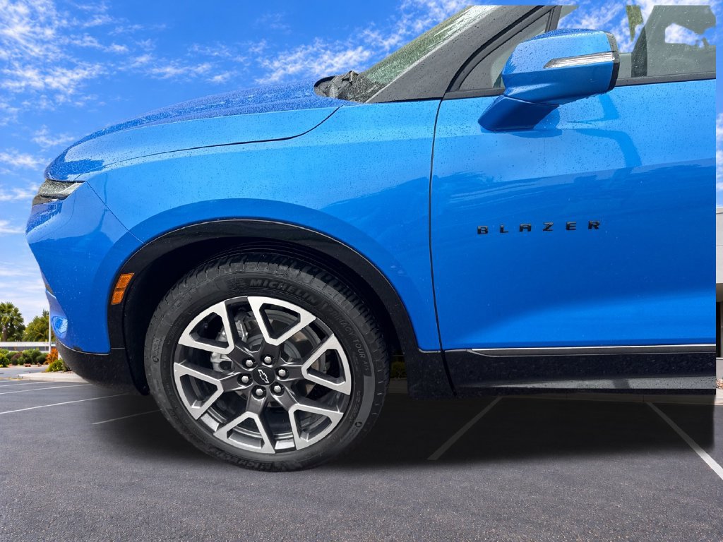 Used 2025 Chevrolet Blazer RS FWD image 36