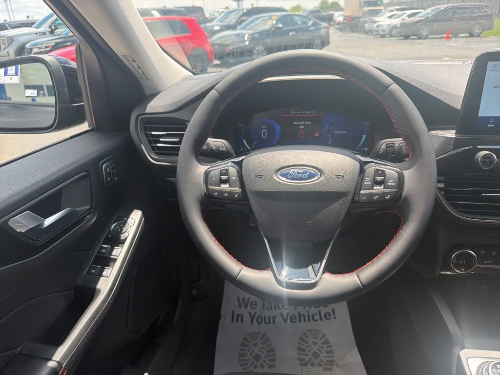 Certified 2022 Ford Escape SEL w/ SEL Stealth AWD Package image 19