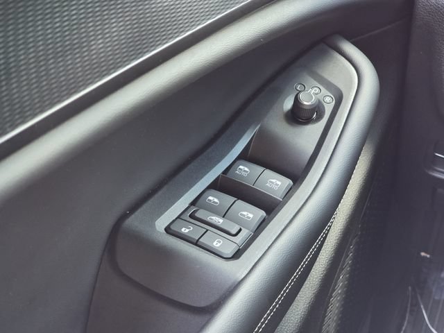 Used 2025 Jeep Grand Cherokee L Altitude AWD/4WD image 17