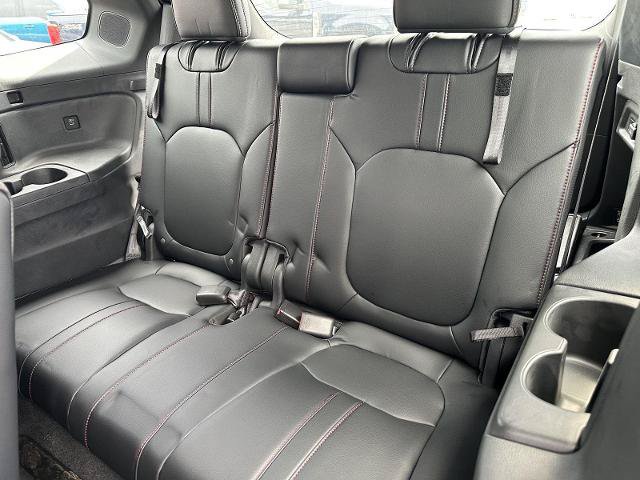 Used 2025 Honda Pilot Black Edition image 16