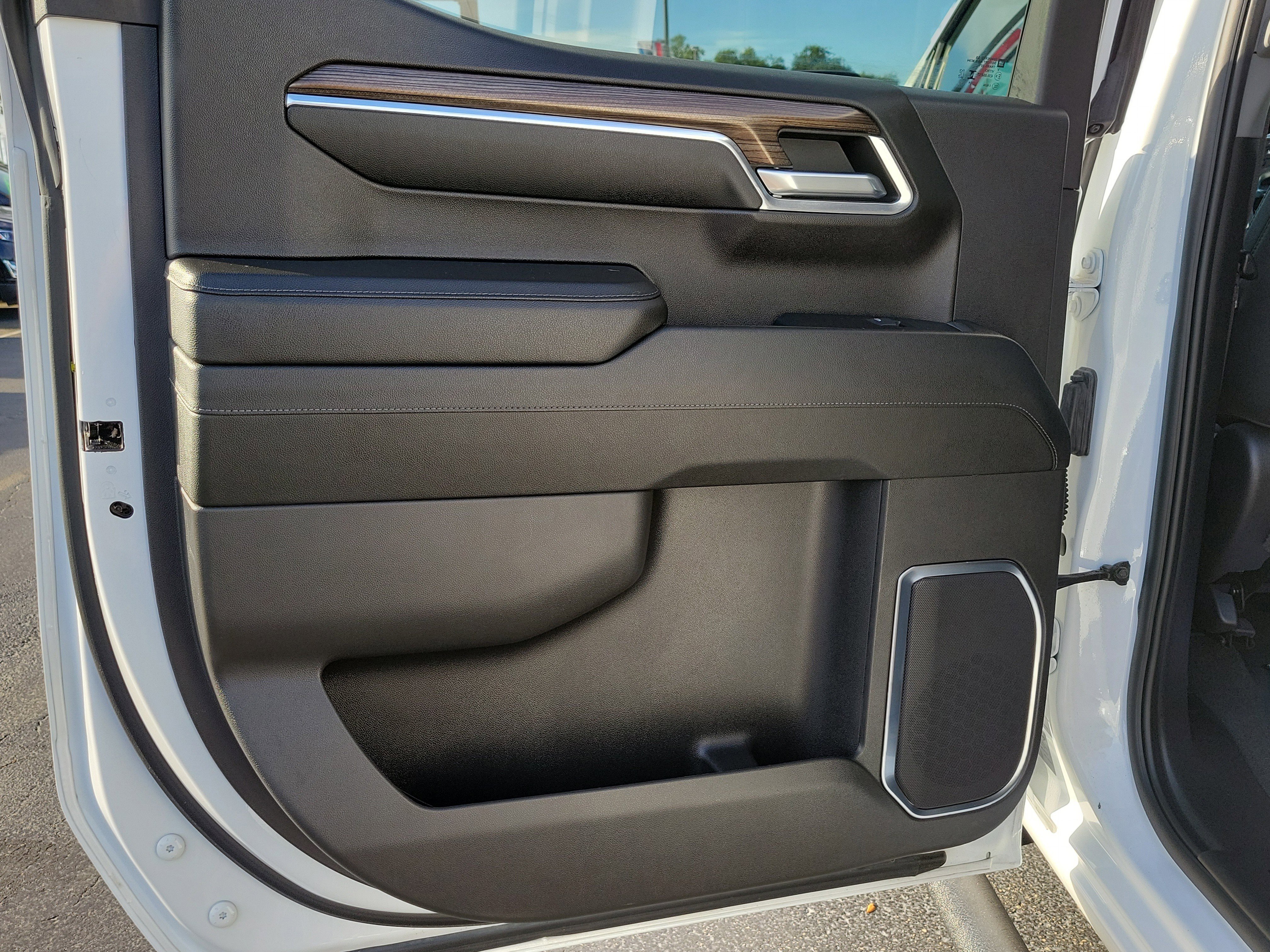 Used 2024 Chevrolet Silverado 1500 LT Trail Boss w/ LT Trail Boss Premium Package image 10