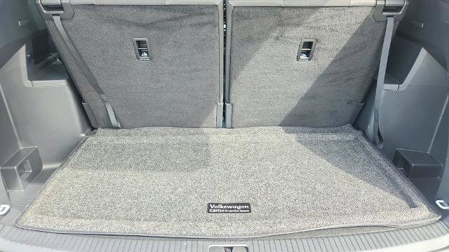 Used 2025 Volkswagen Atlas Peak Edition SE image 33