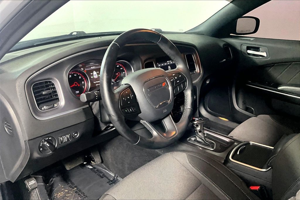 Used 2020 Dodge Charger SXT RWD image 13