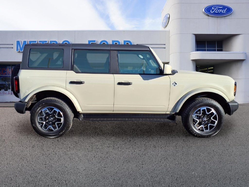 Certified 2026 Ford Bronco Outer Banks AWD/4WD image 2