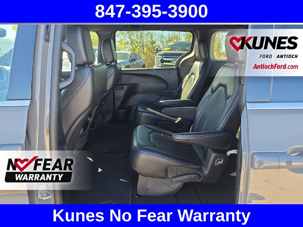 Used 2025 Chrysler Pacifica Select FWD image 36