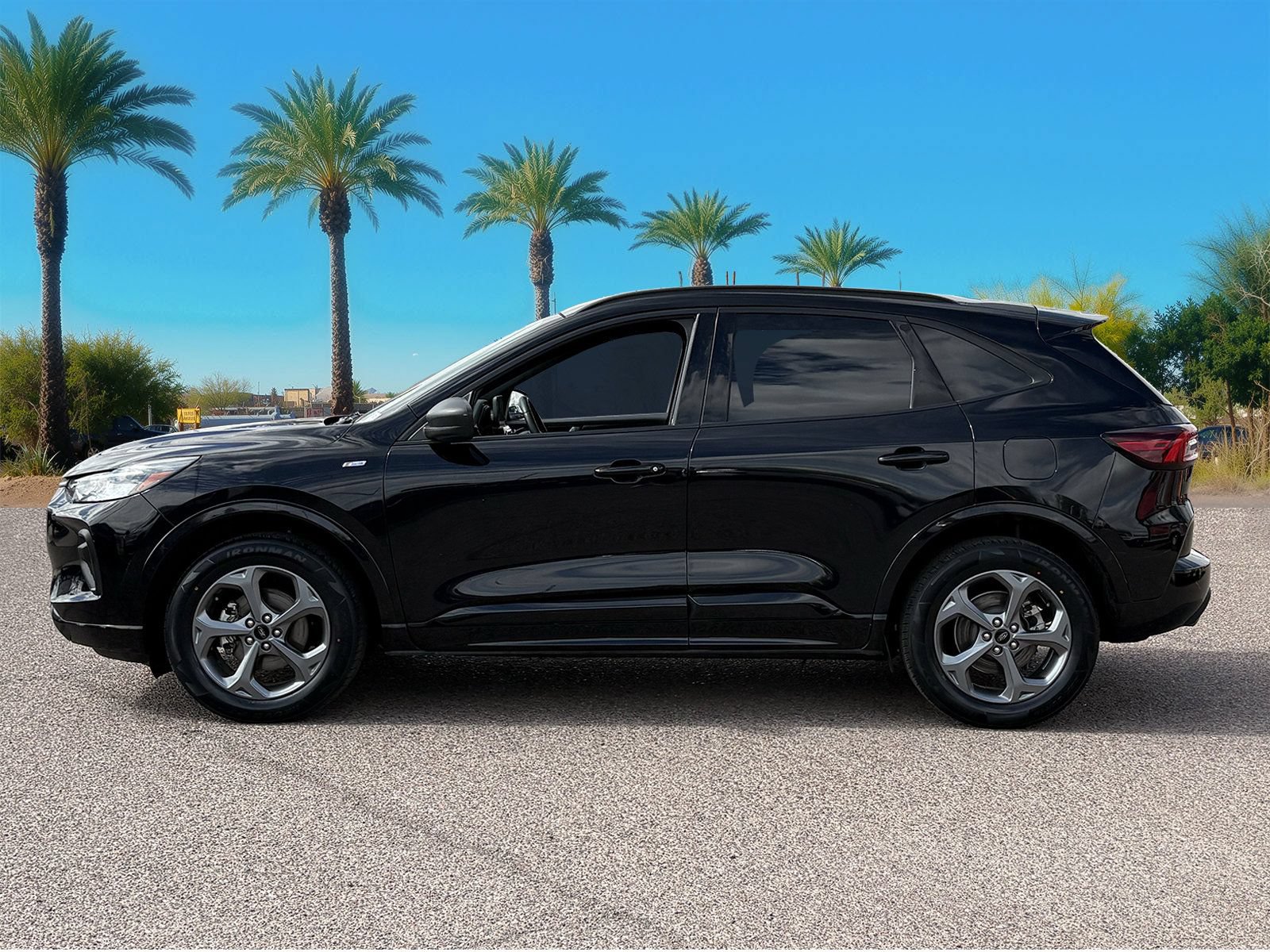 Certified 2024 Ford Escape ST-Line AWD/4WD image 2