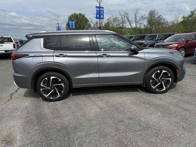 Used 2023 Mitsubishi Outlander SEL AWD/4WD image 2