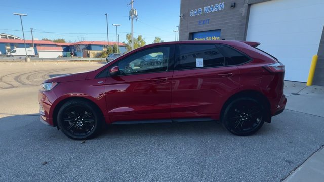 Certified 2021 Ford Edge ST-Line AWD/4WD image 6