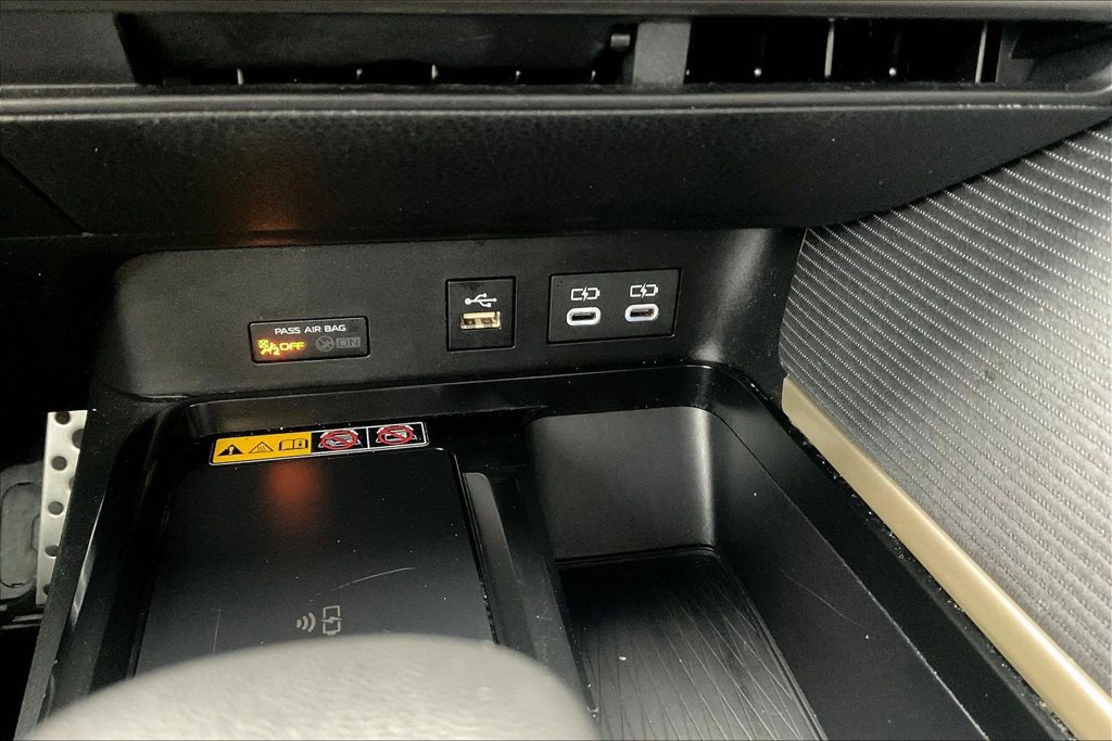 Used 2025 Toyota Camry SE FWD image 16