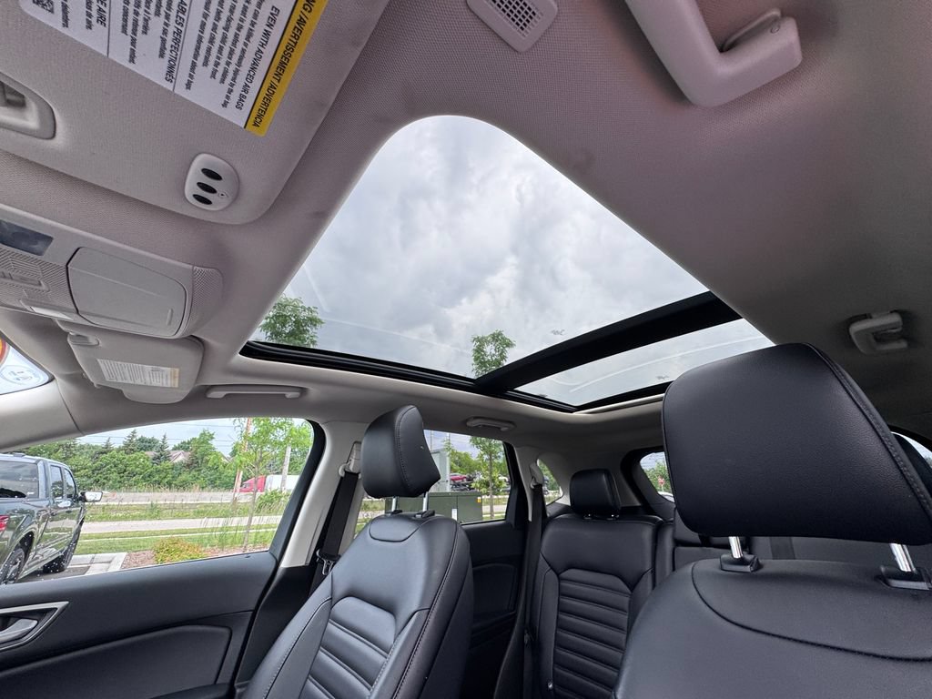 Certified 2024 Ford Edge SEL w/ Convenience Package AWD/4WD image 11
