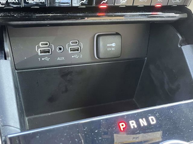 Used 2023 Jeep Grand Cherokee Limited w/ Black Appearance Package image 15