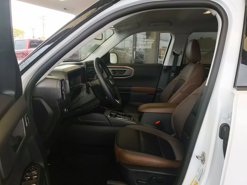 Certified 2025 Ford Bronco Sport Outer Banks w/ Outer Banks Tech Package+ AWD/4WD image 11