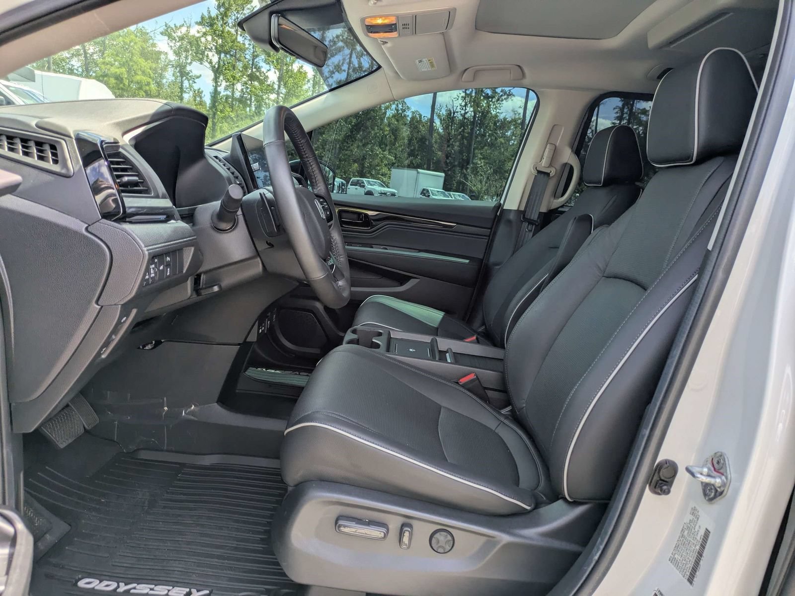 Used 2025 Honda Odyssey Elite image 11