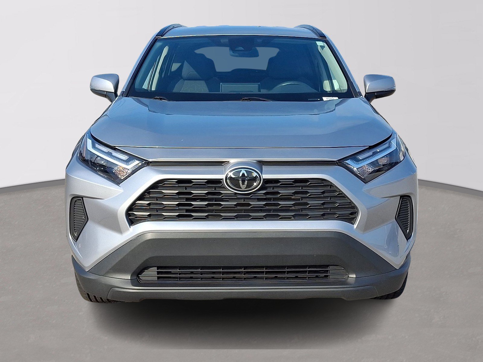 Used 2025 Toyota RAV4 XLE AWD/4WD image 2