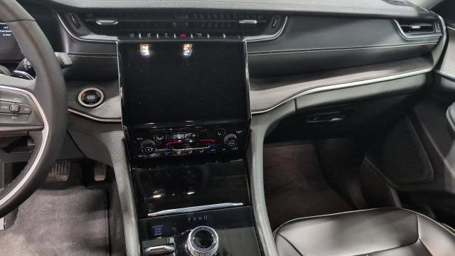 Used 2024 Jeep Grand Cherokee Limited image 13