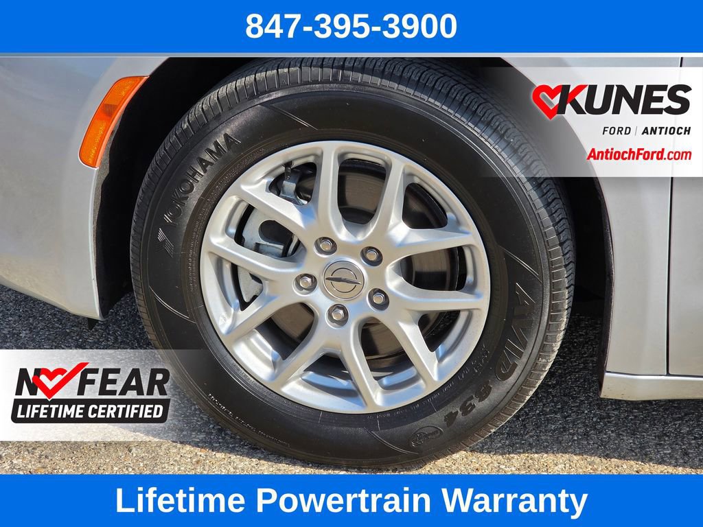 Used 2023 Chrysler Voyager LX image 12