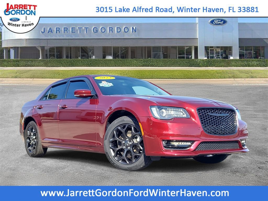 Used 2023 Chrysler 300 Touring L image 4