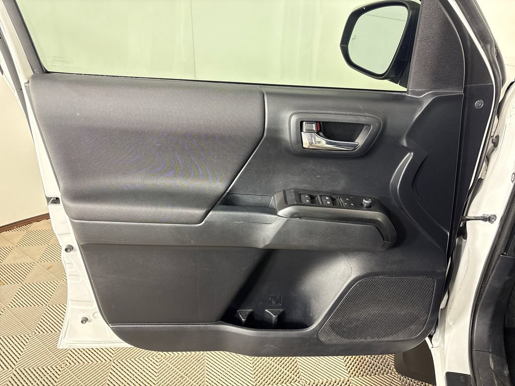 Used 2018 Toyota Tacoma TRD Off-Road w/ Technology Package AWD/4WD image 22