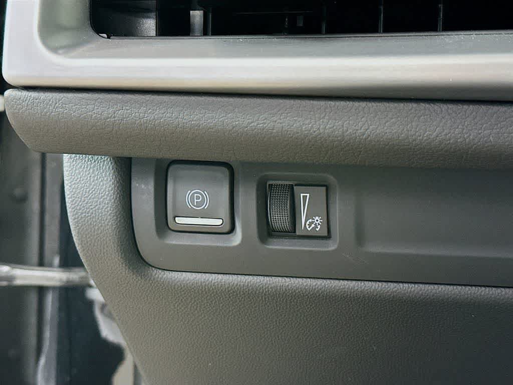 Used 2024 Cadillac XT4 Premium Luxury FWD image 27