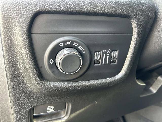 Used 2023 Jeep Grand Cherokee Altitude AWD/4WD image 28